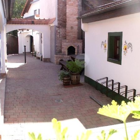Pension Cerny Jezdec Lednice Exterior foto