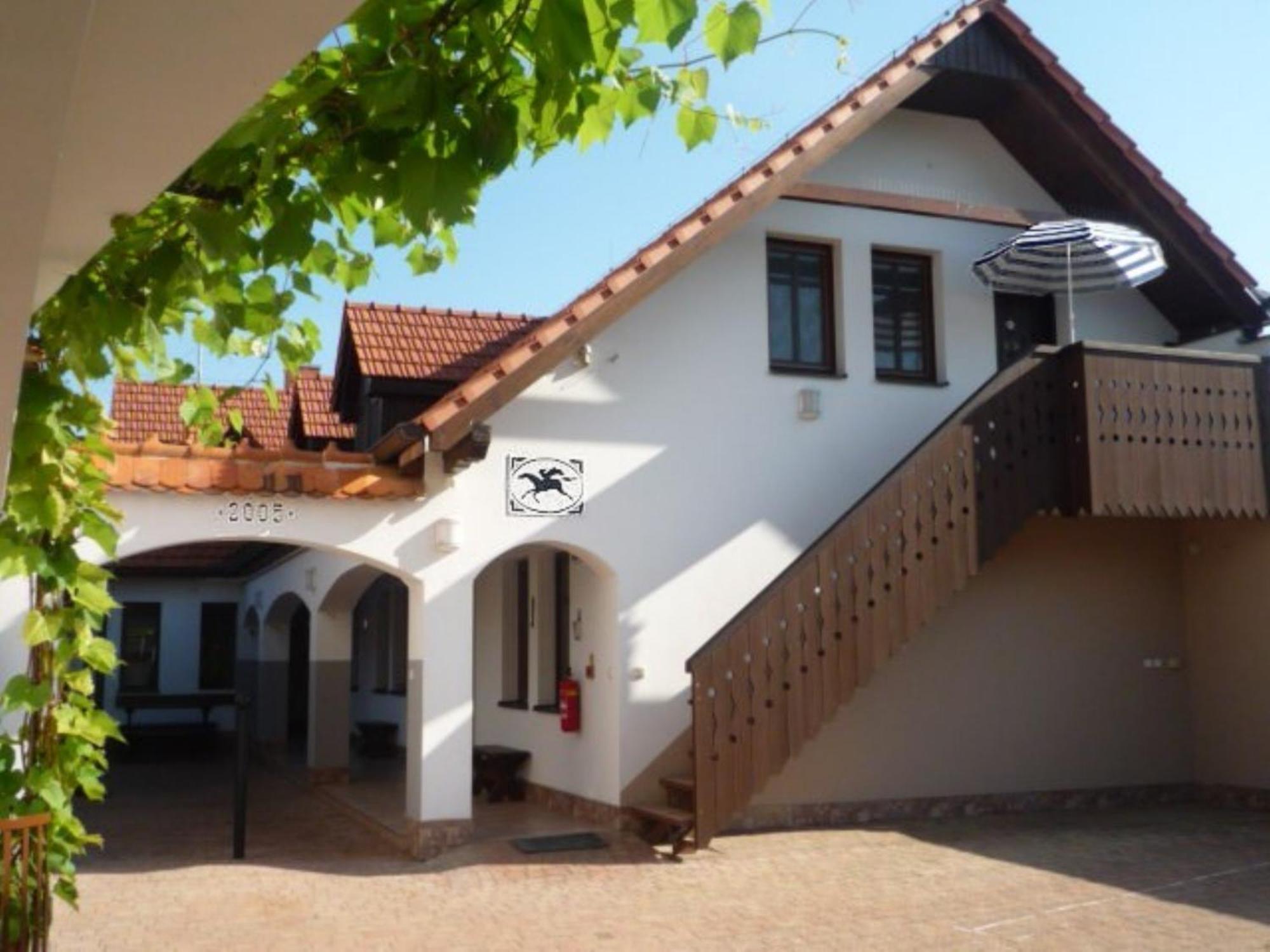 Pension Cerny Jezdec Lednice Exterior foto