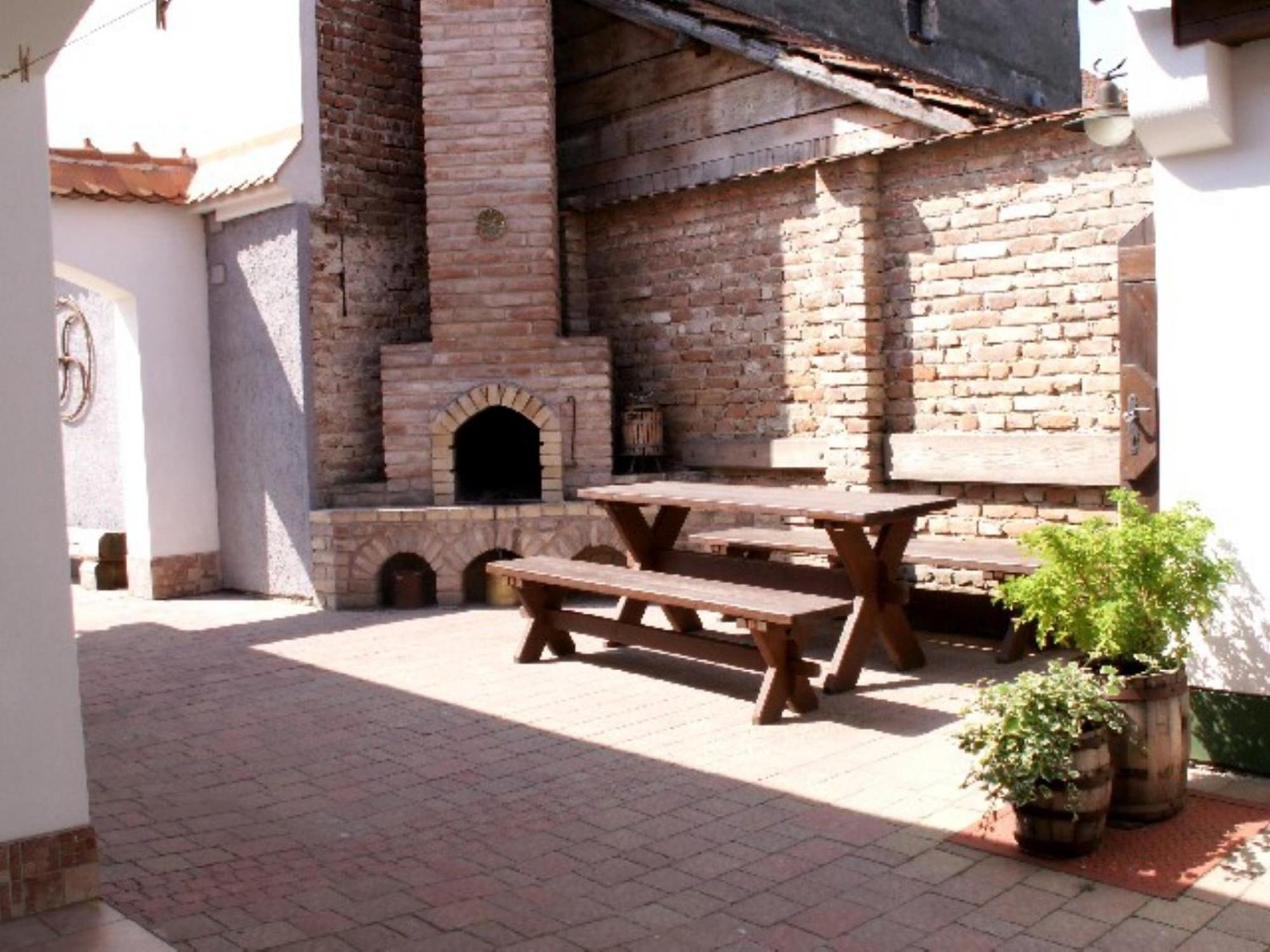 Pension Cerny Jezdec Lednice Exterior foto