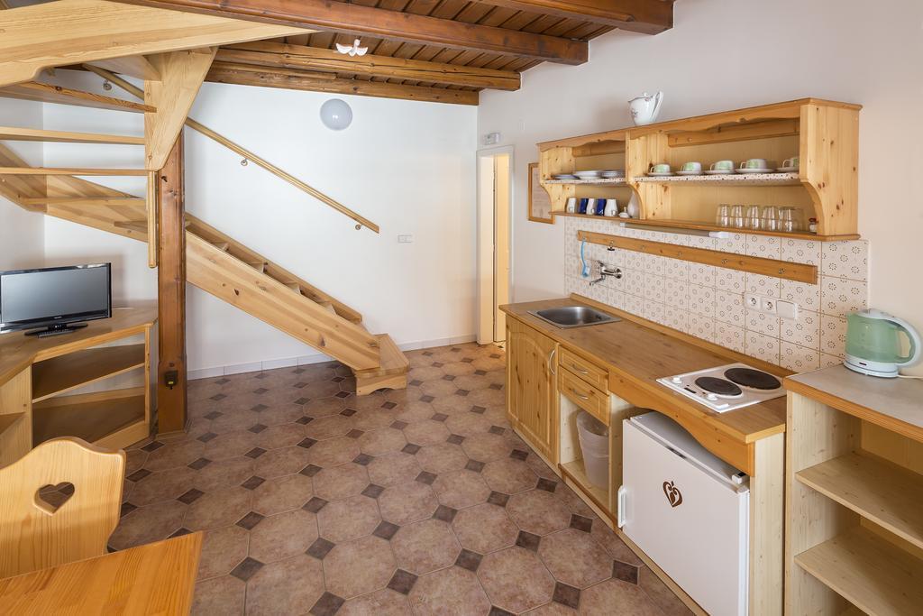 Pension Cerny Jezdec Lednice Exterior foto